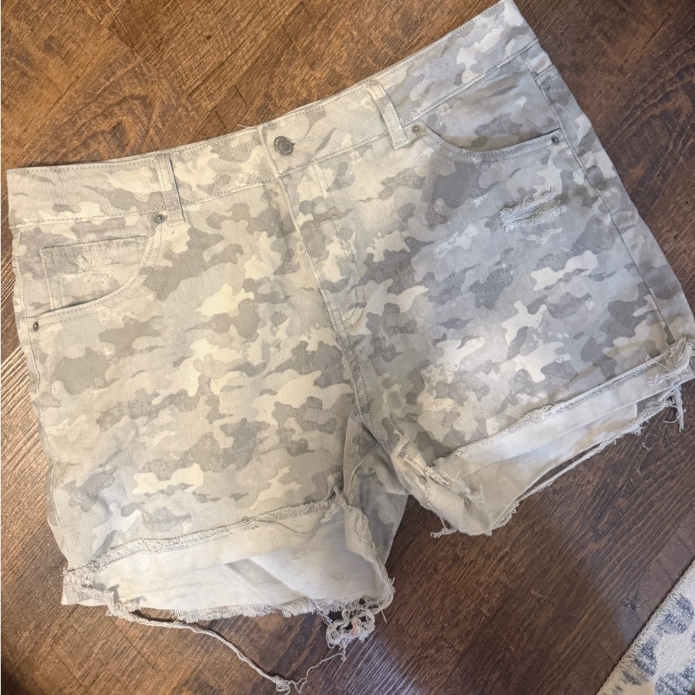 Time and Tru Light Gray Camouflage Jean Shorts